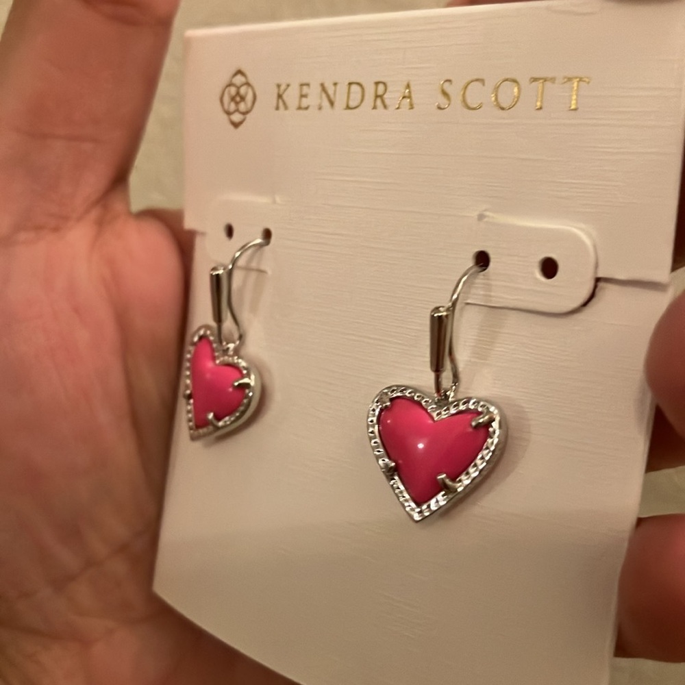 Kendra Scott pink heart earrings - Picture 5 of 7